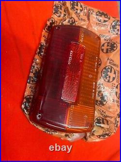 Original Alfa Romeo Bertone 1750 Verre / Cache pour Feux Arrière à Gauche Original Alfa Romeo Bertone 1750 Verre / Cache pour Feux Arrière à Gauche