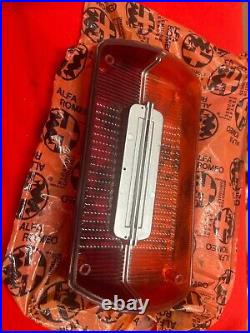 Original Alfa Romeo Bertone 1750 Verre / Cache pour Feux Arrière à Gauche Original Alfa Romeo Bertone 1750 Verre / Cache pour Feux Arrière à Gauche